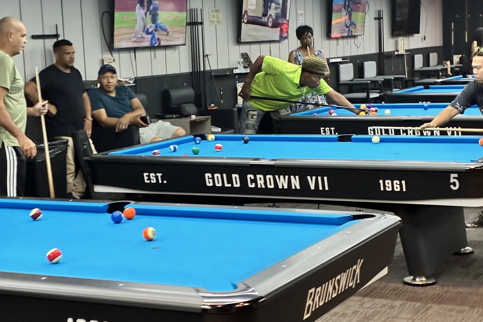 A Brunswick Gold Crown table at Komic Karma, blue felt, mid-game